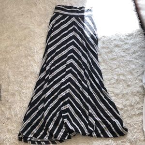Victoria's Secret Black and White Maxi Skirt